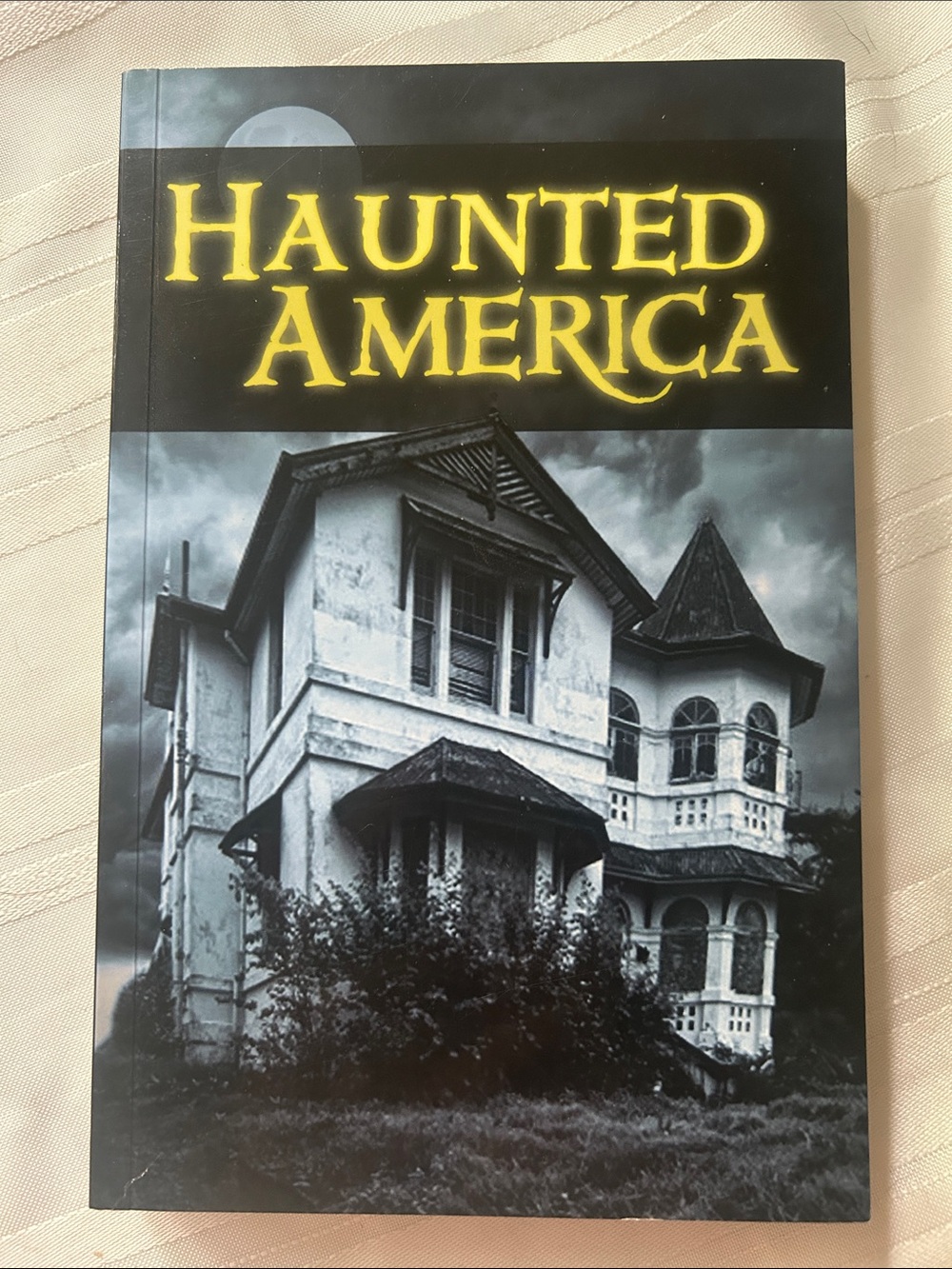 Haunted 👻 America Paperback Book